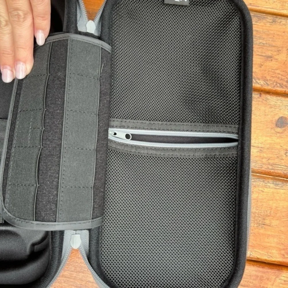 Nintendo switch carrying case. Like new. Excellent condition.